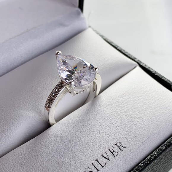 Size 7 Cubic zirconia diamond ring - Picture 6 of 6